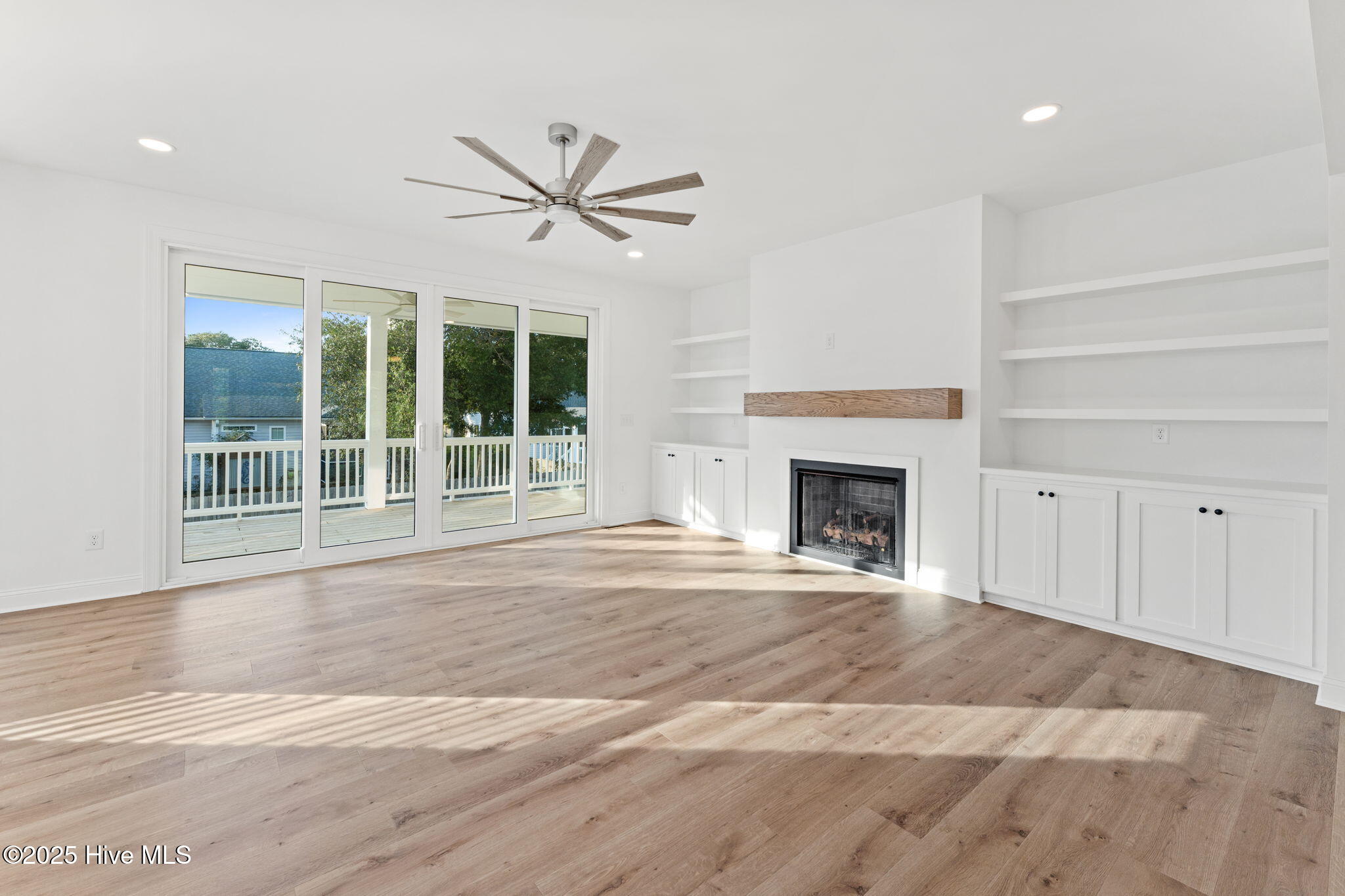 Oak Island, North Carolina 28465, United States, 4 Bedrooms Bedrooms, ,3 BathroomsBathrooms,Residential,Pending,256085