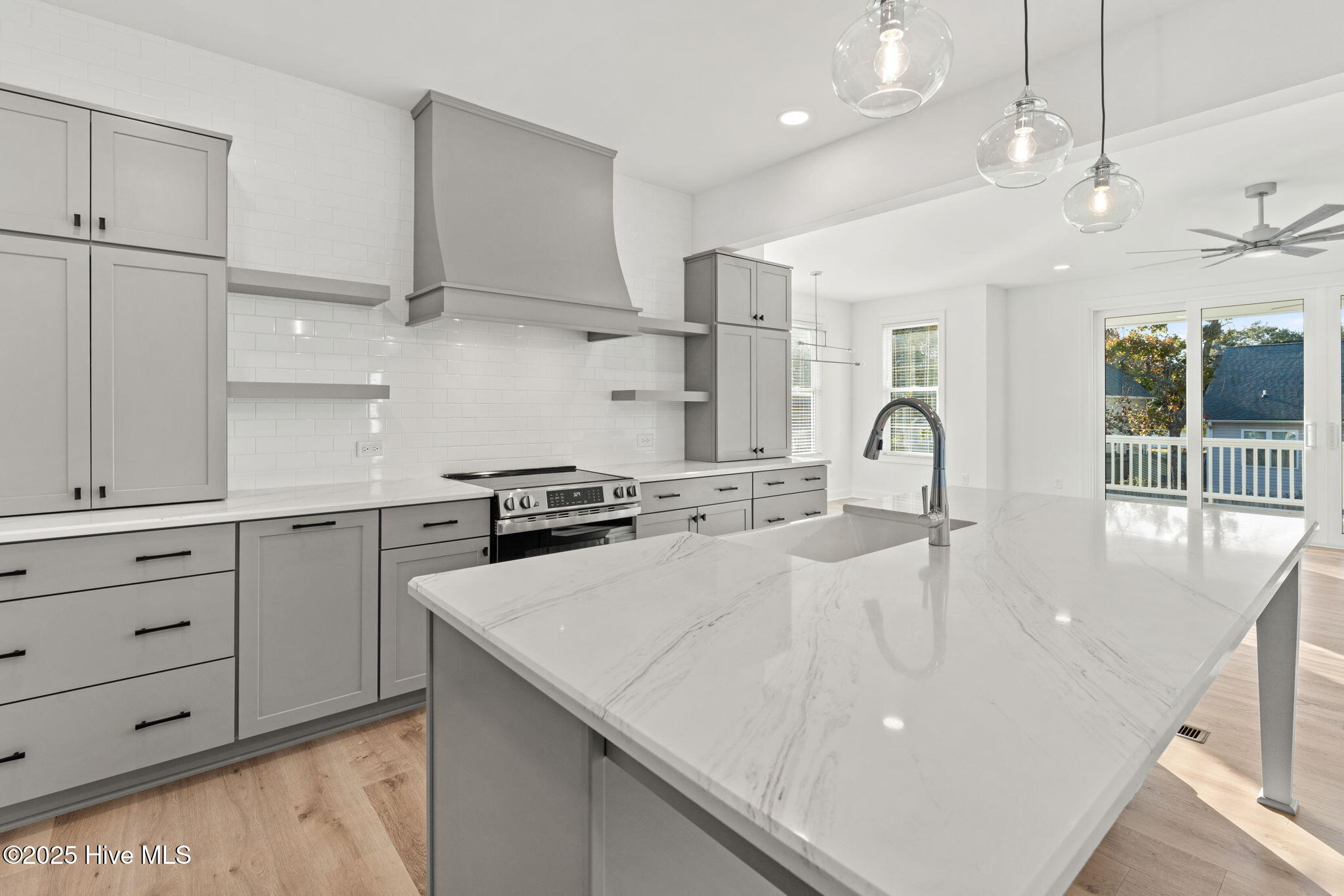 Oak Island, North Carolina 28465, United States, 4 Bedrooms Bedrooms, ,3 BathroomsBathrooms,Residential,Pending,256085