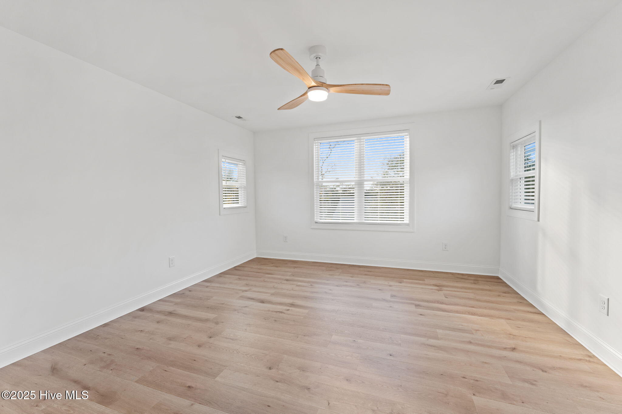 Oak Island, North Carolina 28465, United States, 4 Bedrooms Bedrooms, ,3 BathroomsBathrooms,Residential,Pending,256085