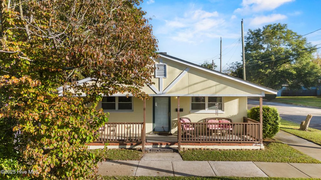 Photo of 721 Campbell Street, Wilmington, NC 28401 (MLS # 100534500)