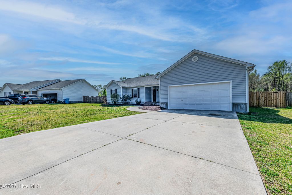 Photo of 317 Shadyrock Path, Richlands, NC 28574 (MLS # 100565701)