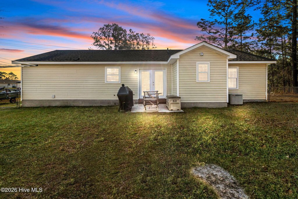 Photo of 434 Oregon Trail, Hubert, NC 28539 (MLS # 100563206)