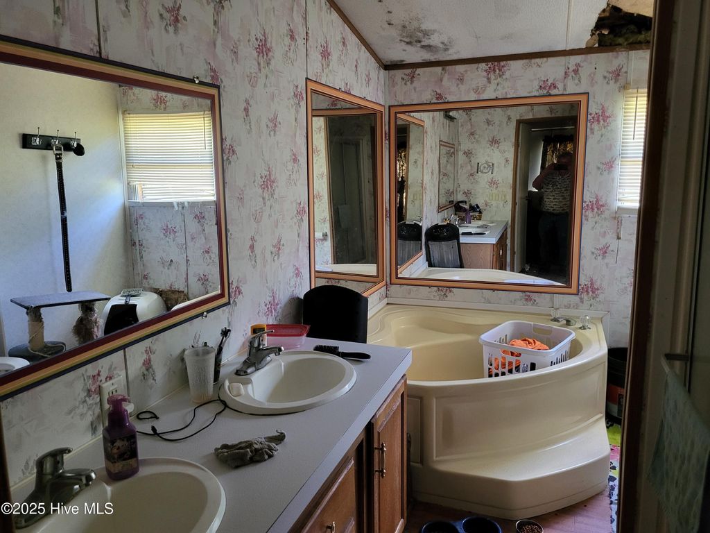 Photo of 241 Hickory Lane, Aurora, NC 27806 (MLS # 100561335)