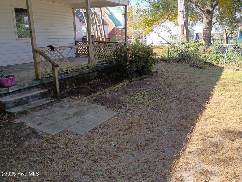 Photo of 1708 National Avenue, New Bern, NC 28560 (MLS # 100545509)
