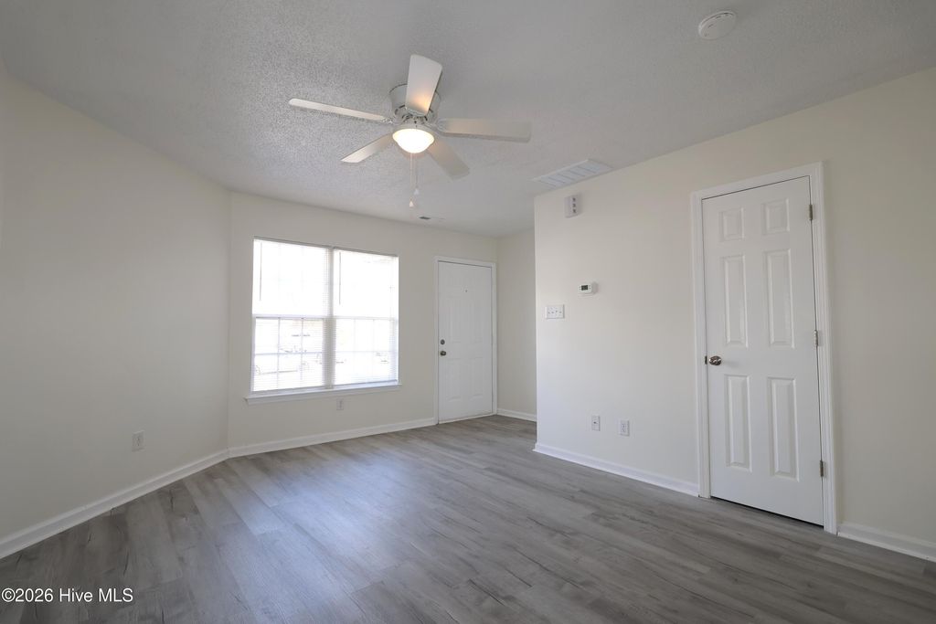 Photo of 1086 W Pueblo Drive, Jacksonville, NC 28546 (MLS # 100559082)