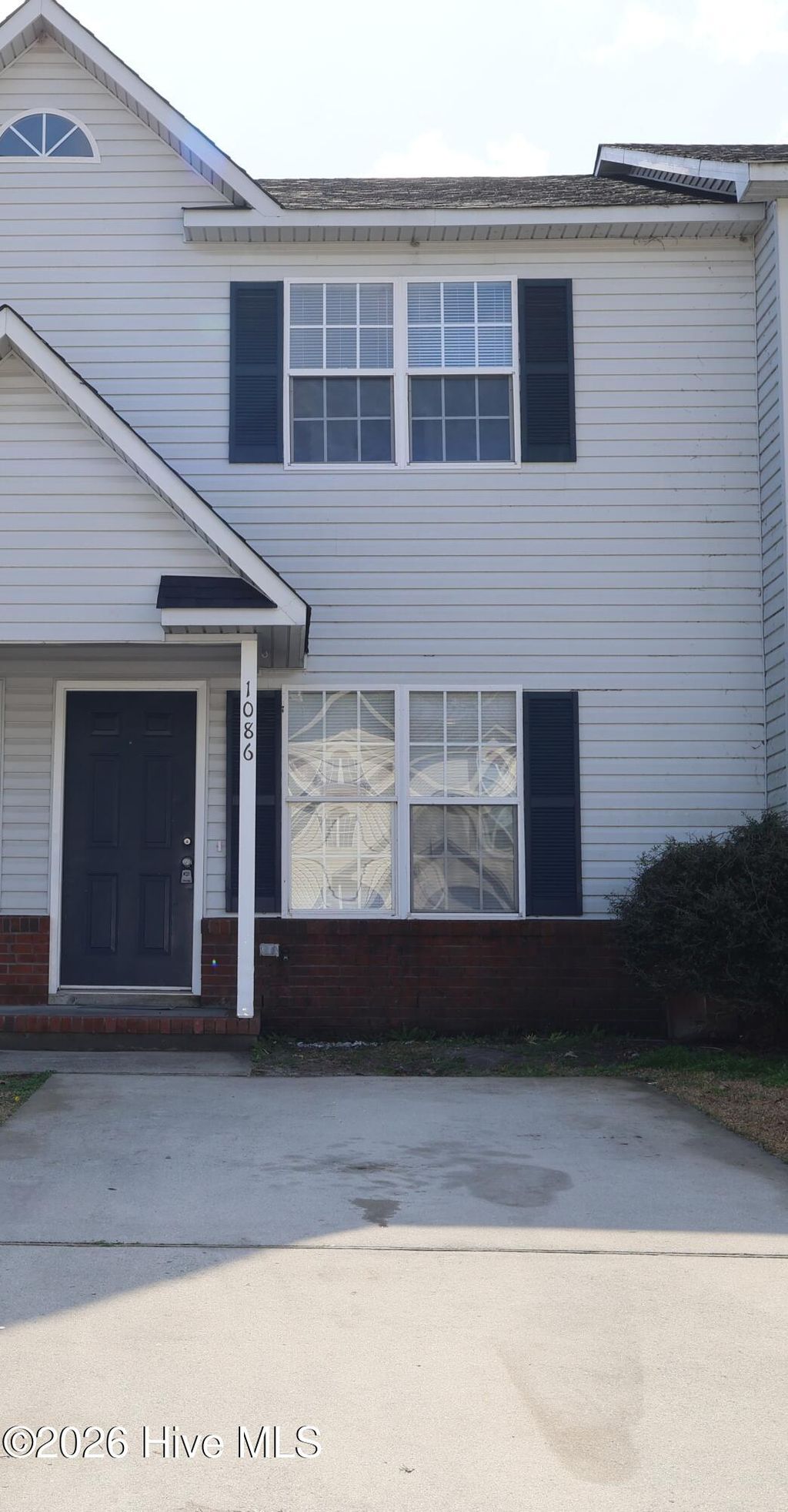 Photo of 1086 W Pueblo Drive, Jacksonville, NC 28546 (MLS # 100559082)