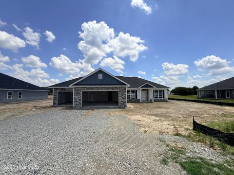 Homes For Sale - 102 Brighton Street<br/> La Grange, NC 28551