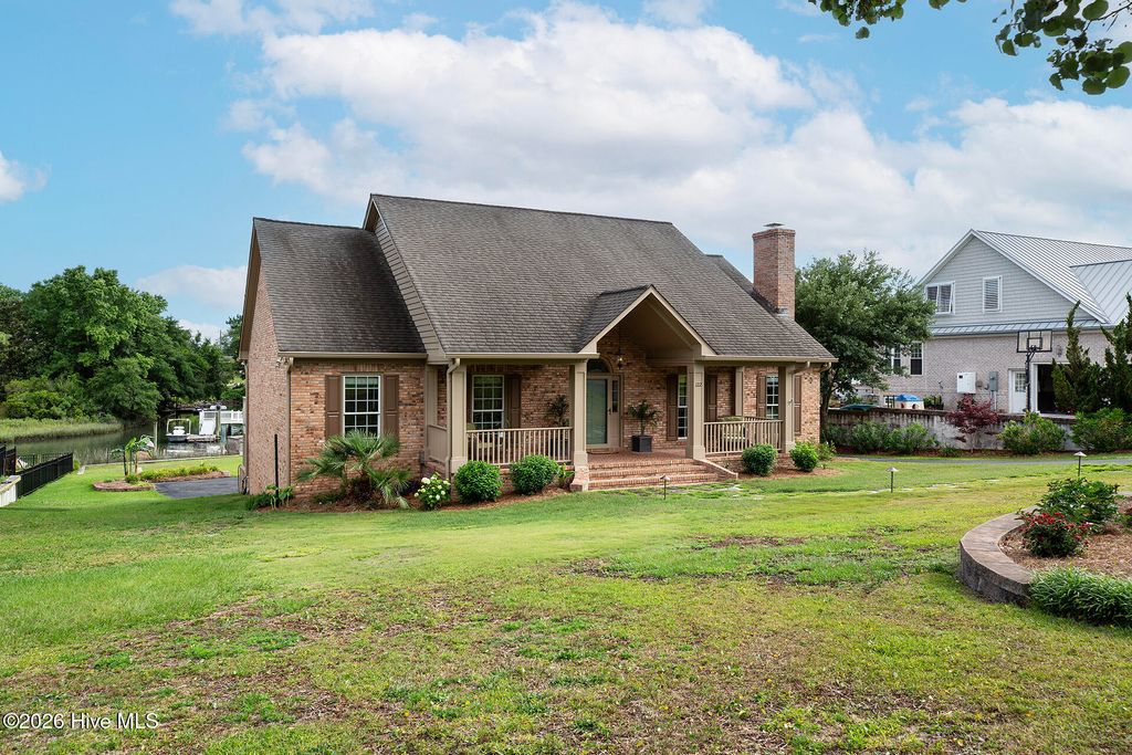 Photo of 122 Circle Drive, Hampstead, NC 28443 (MLS # 100578094)