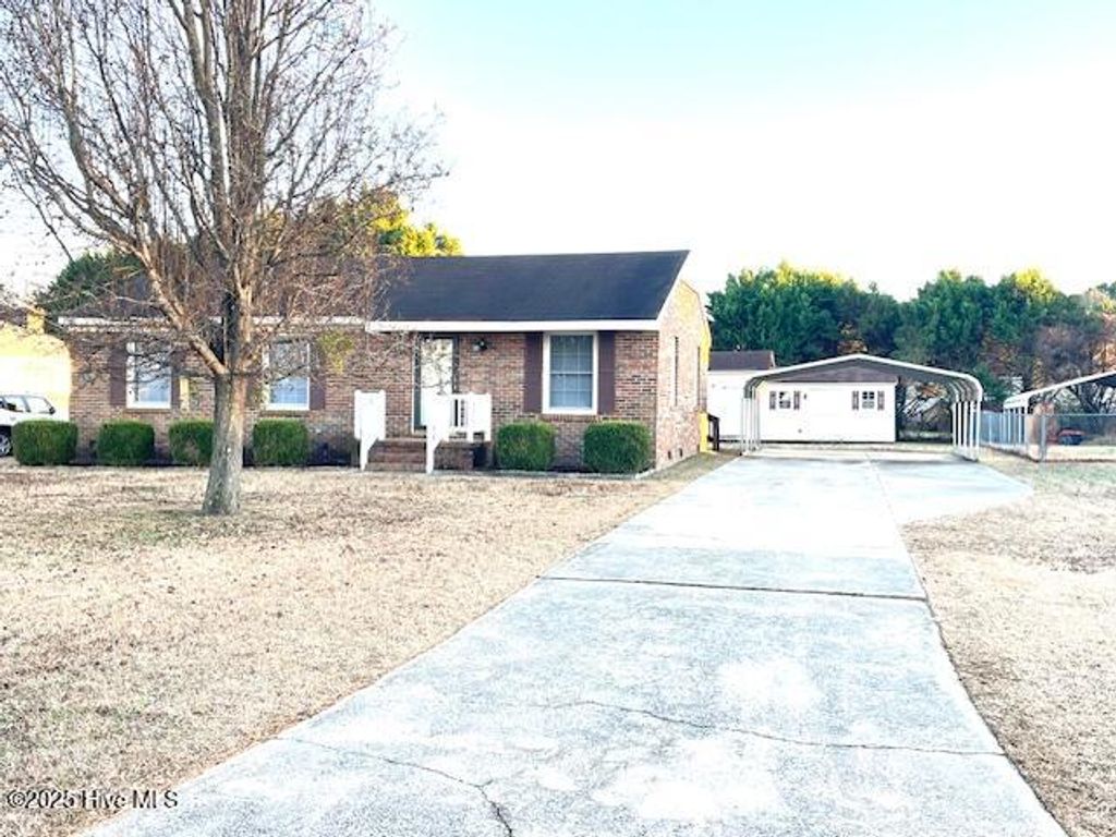 Photo of 703 Davis Drive, Tarboro, NC 27886 (MLS # 100546677)