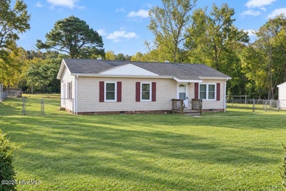 657 Queens Creek Road Hubert NC 28539