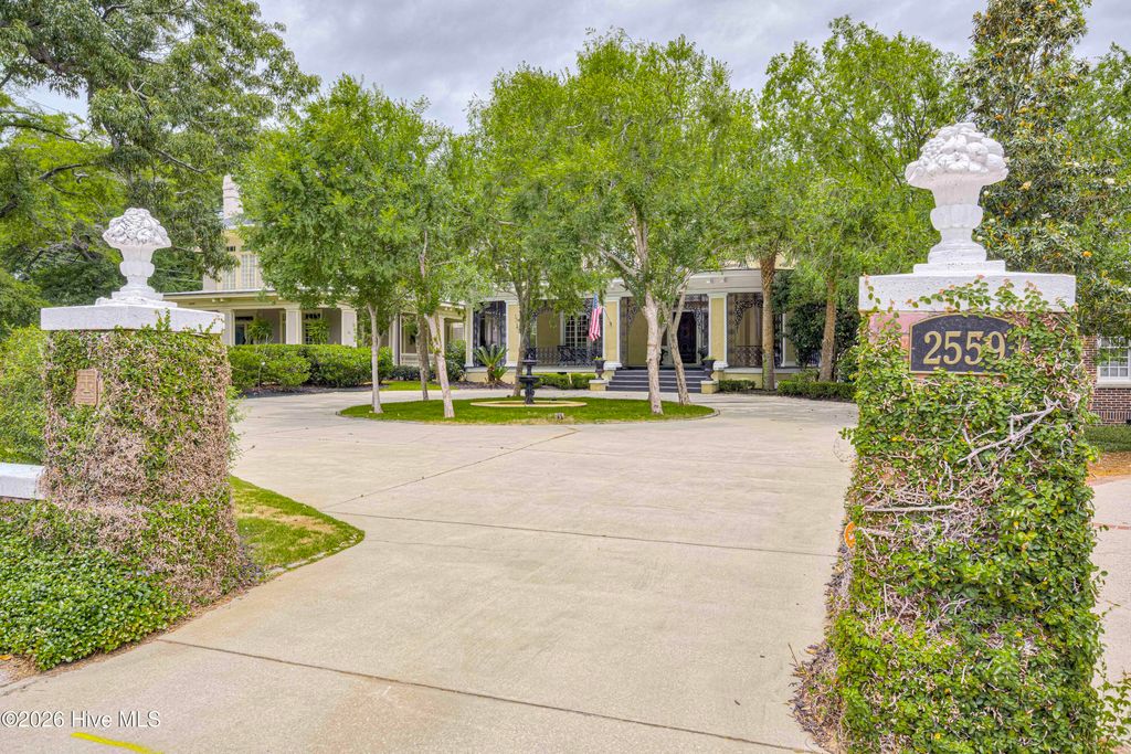 Photo of 2559 Walton Way, Augusta, GA 30904 (MLS # 100574393)