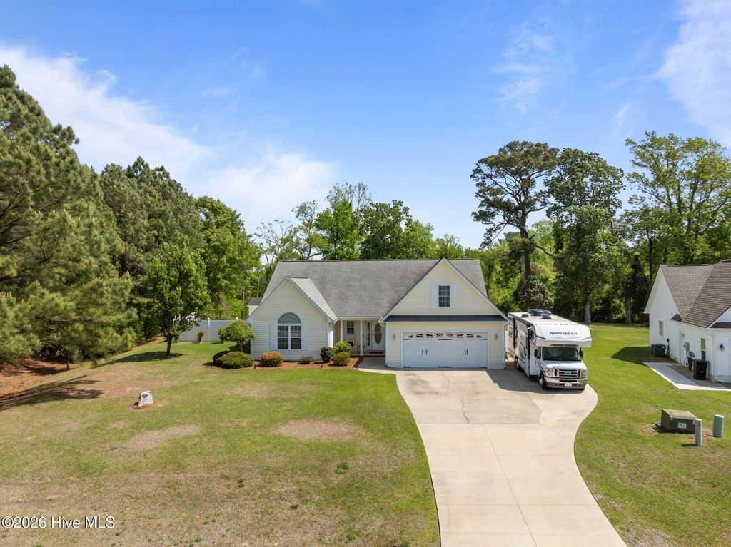 Photo of 116 Bur Oaks Boulevard, Newport, NC 28570 (MLS # 100568697)