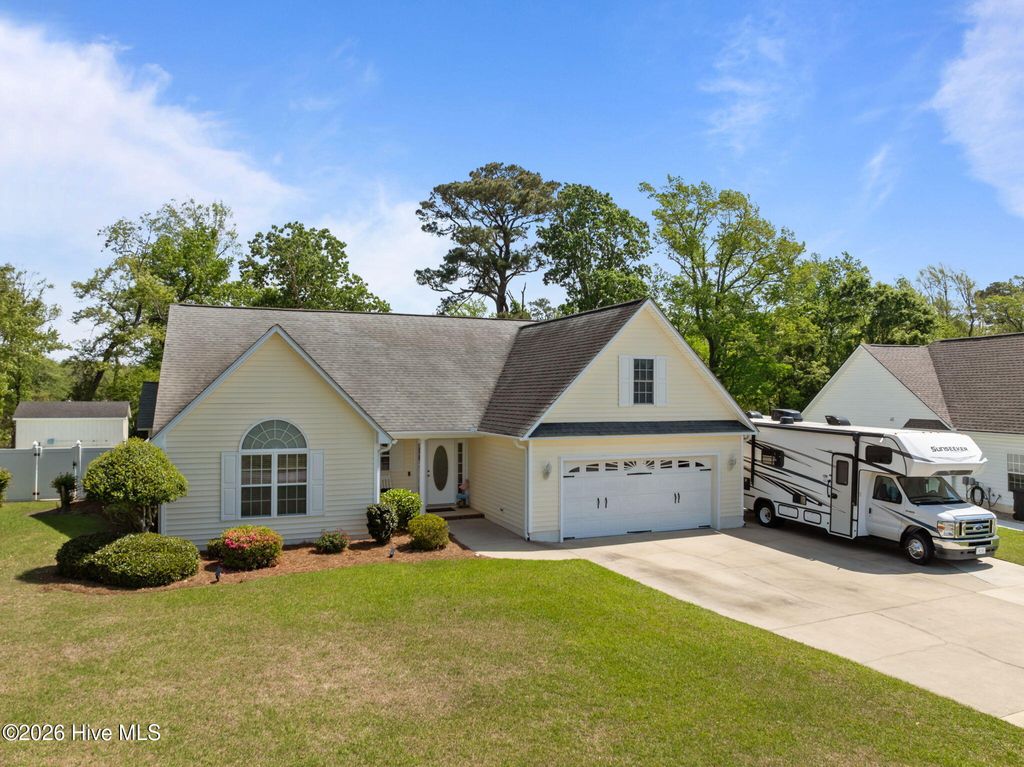 Photo of 116 Bur Oaks Boulevard, Newport, NC 28570 (MLS # 100568697)