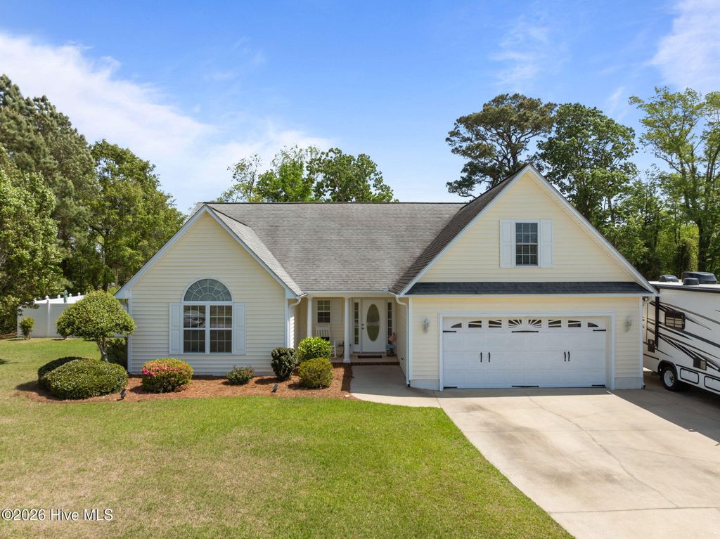 Photo of 116 Bur Oaks Boulevard, Newport, NC 28570 (MLS # 100568697)