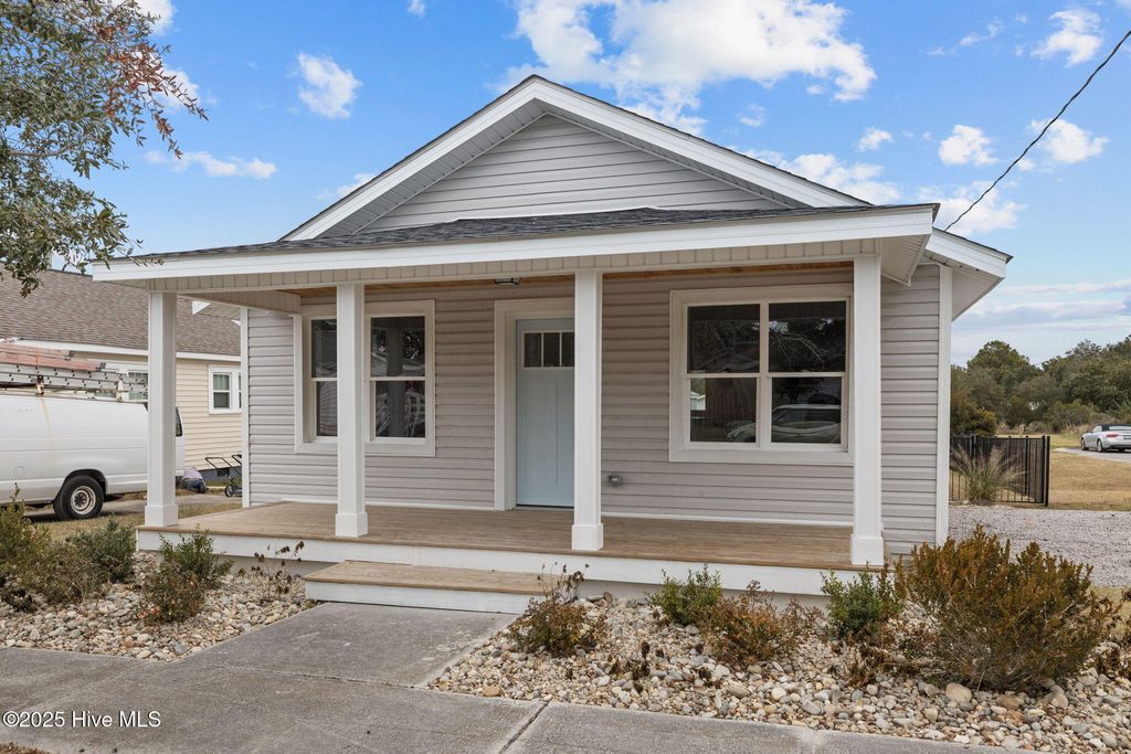 Photo of 613 Mulberry Street, Beaufort, NC 28516 (MLS # 100546700)