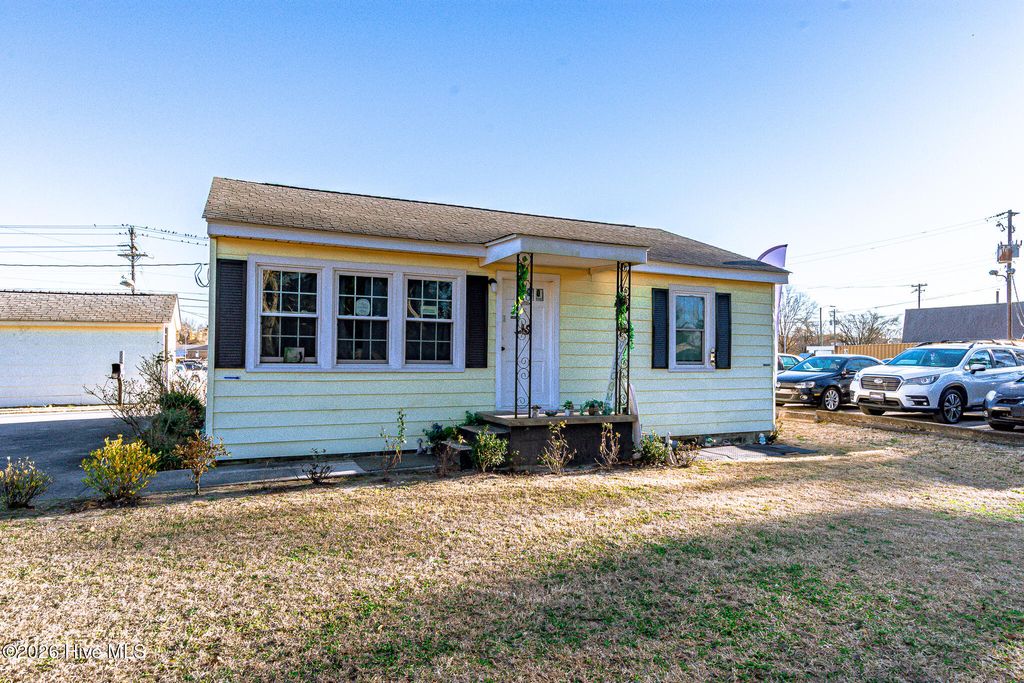 Photo of 500 Beacham Lane, Jacksonville, NC 28540 (MLS # 100549393)