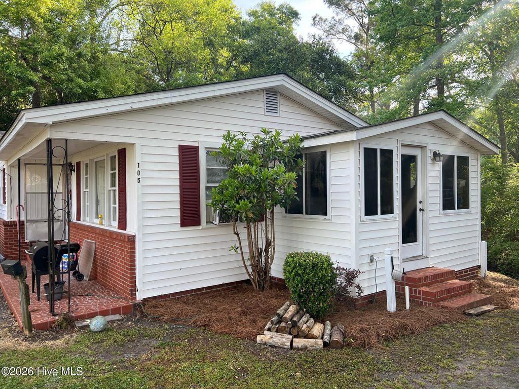 Photo of 108 Carter Street, Tabor City, NC 28463 (MLS # 100566984)