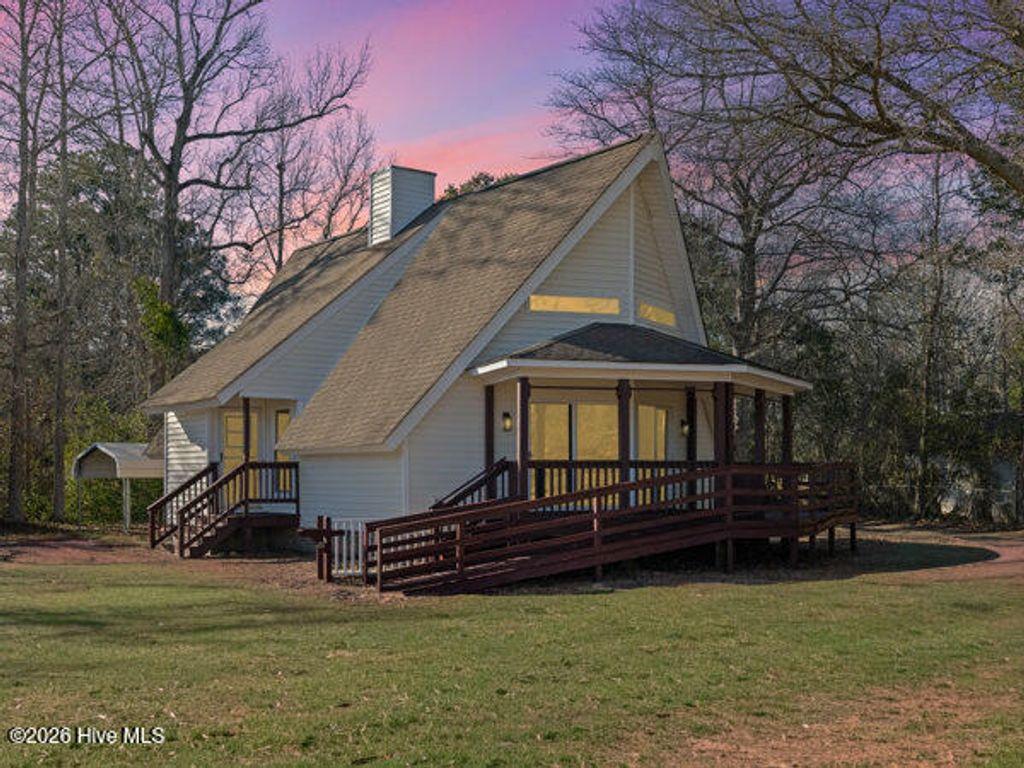 Photo of 650 Queens Creek Road, Hubert, NC 28539 (MLS # 100558460)