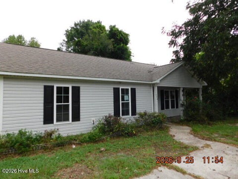 Homes For Sale - 406 Seventh Street<br/> Jones County, Maysville, NC 28555