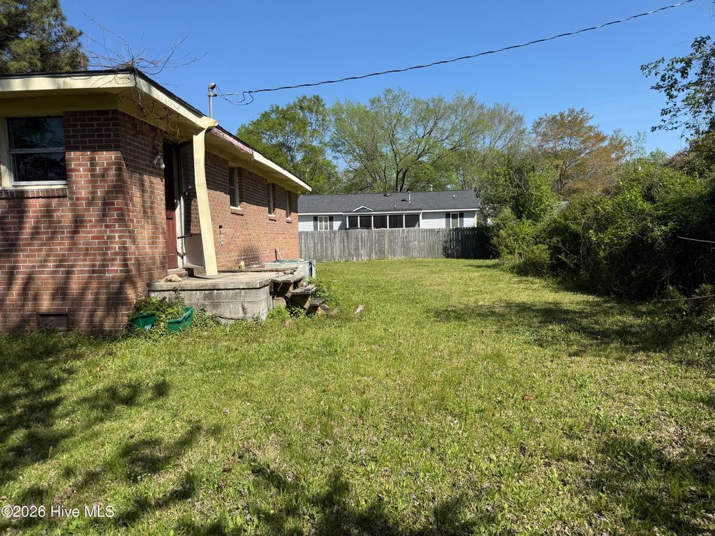 Photo of 1403 Devers Circle, New Bern, NC 28560 (MLS # 100564668)