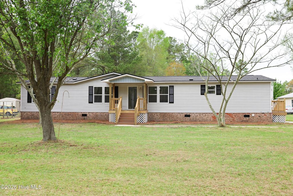 Photo of 590 Luther Banks Road, Richlands, NC 28574 (MLS # 100567859)