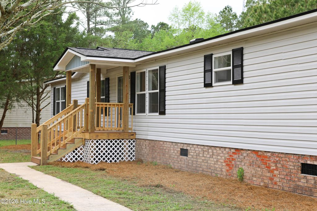 Photo of 590 Luther Banks Road, Richlands, NC 28574 (MLS # 100567859)