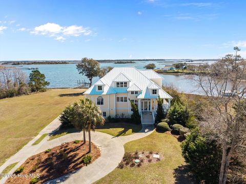 Homes For Sale - 112 Elizabeth Way<br/> Swansboro, NC 28584