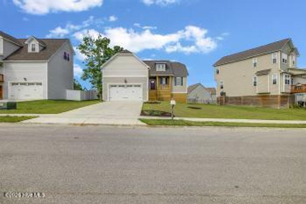 Photo of 305 Broadleaf Drive, Jacksonville, NC 28546 (MLS # 100572413)