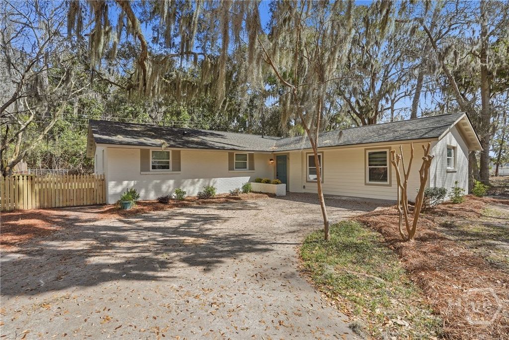 Photo of 21 Sheridan Circle, Savannah, GA 31406 (MLS # SA350672)