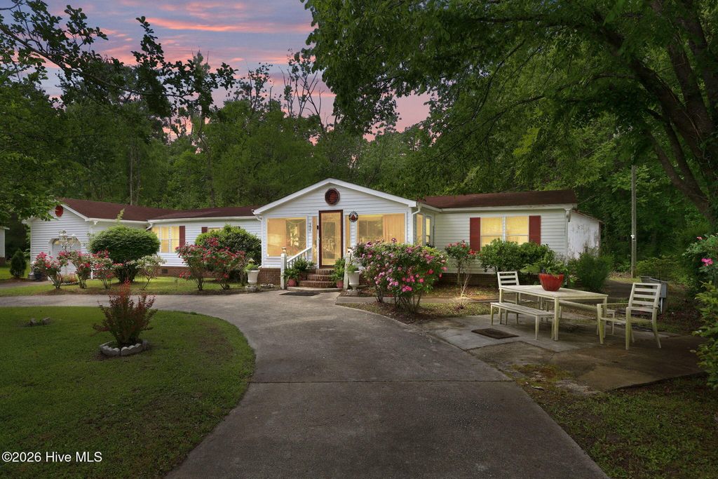 Photo of 305 E Main Street, Creswell, NC 27928 (MLS # 100573622)
