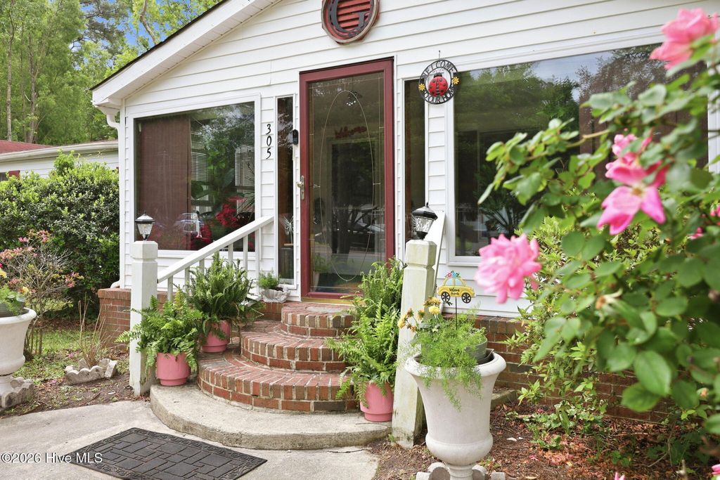Photo of 305 E Main Street, Creswell, NC 27928 (MLS # 100573622)