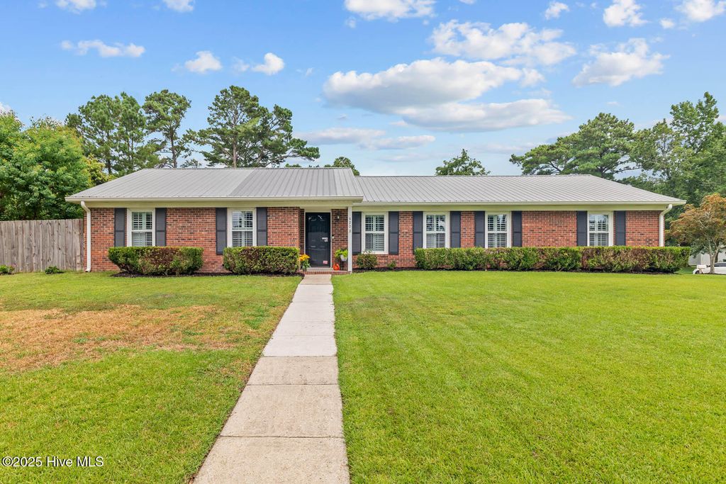 Photo of 120 Silver Leaf Drive, Jacksonville, NC 28546 (MLS # 100522484)