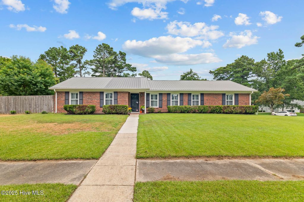 Photo of 120 Silver Leaf Drive, Jacksonville, NC 28546 (MLS # 100522484)