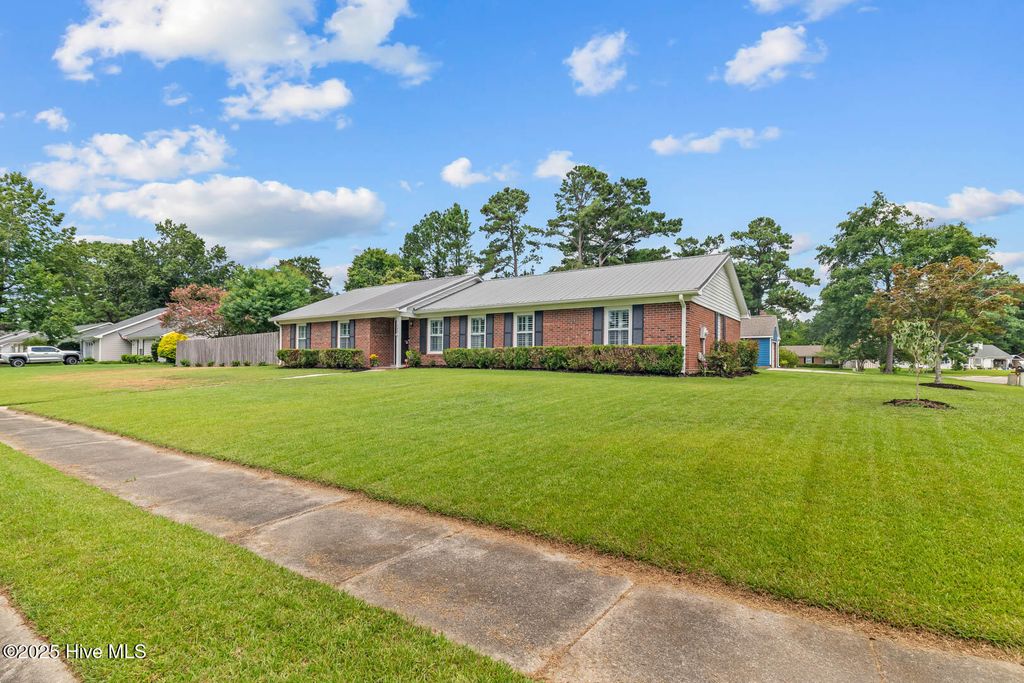 Photo of 120 Silver Leaf Drive, Jacksonville, NC 28546 (MLS # 100522484)
