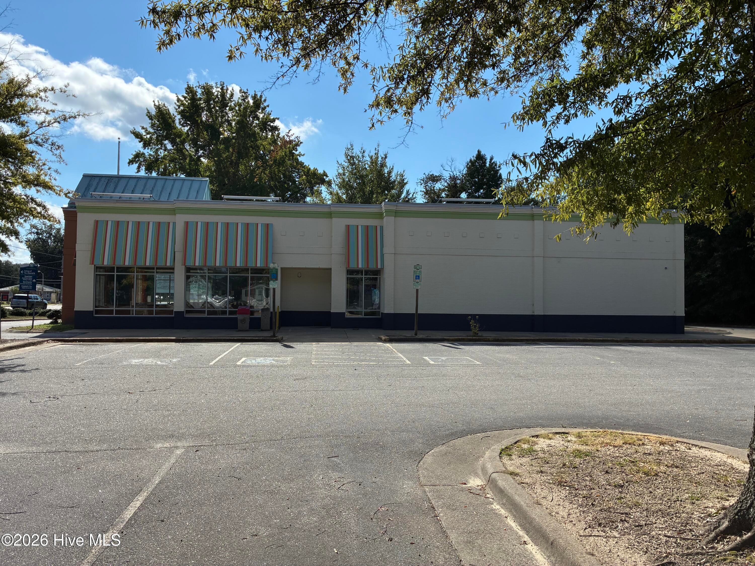 1237 N Road Street