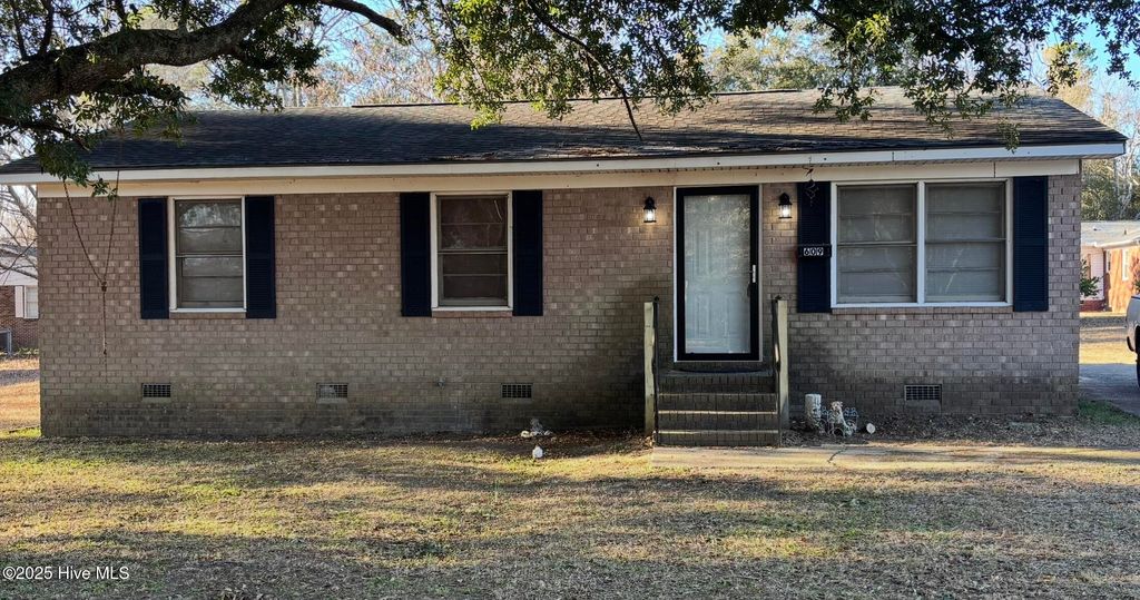 Photo of 609 Poplar Street, Rockingham, NC 28379 (MLS # 100547058)