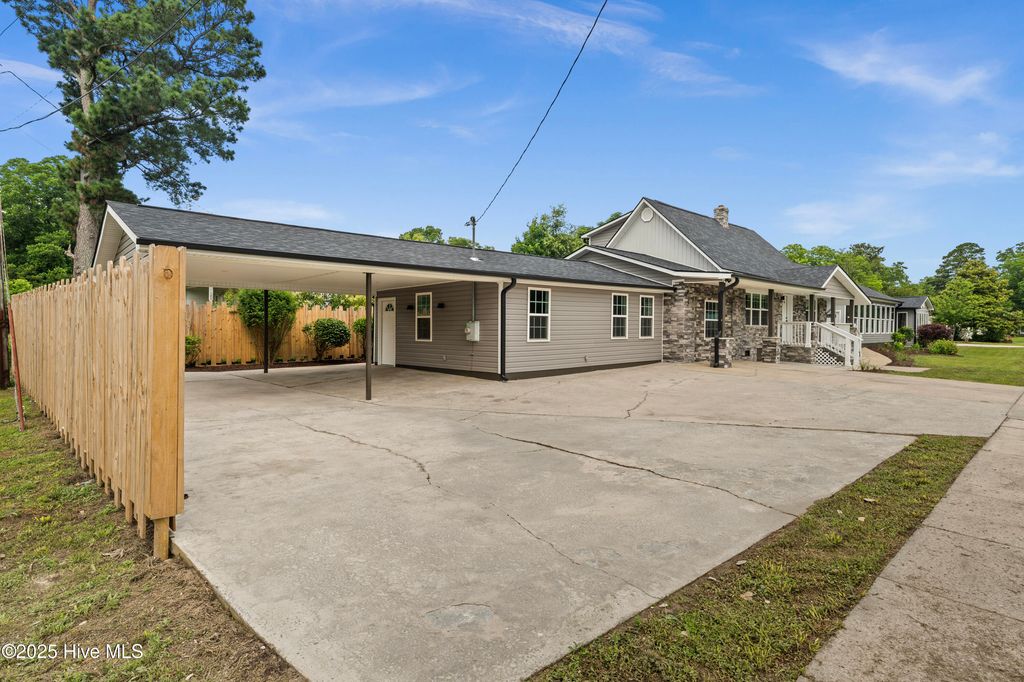 Photo of 705 Bullard Street, Roseboro, NC 28382 (MLS # 100547392)