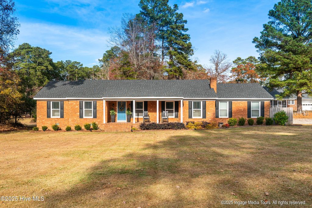 Photo of 102 Longwood Drive, Pinetops, NC 27864 (MLS # 100543186)