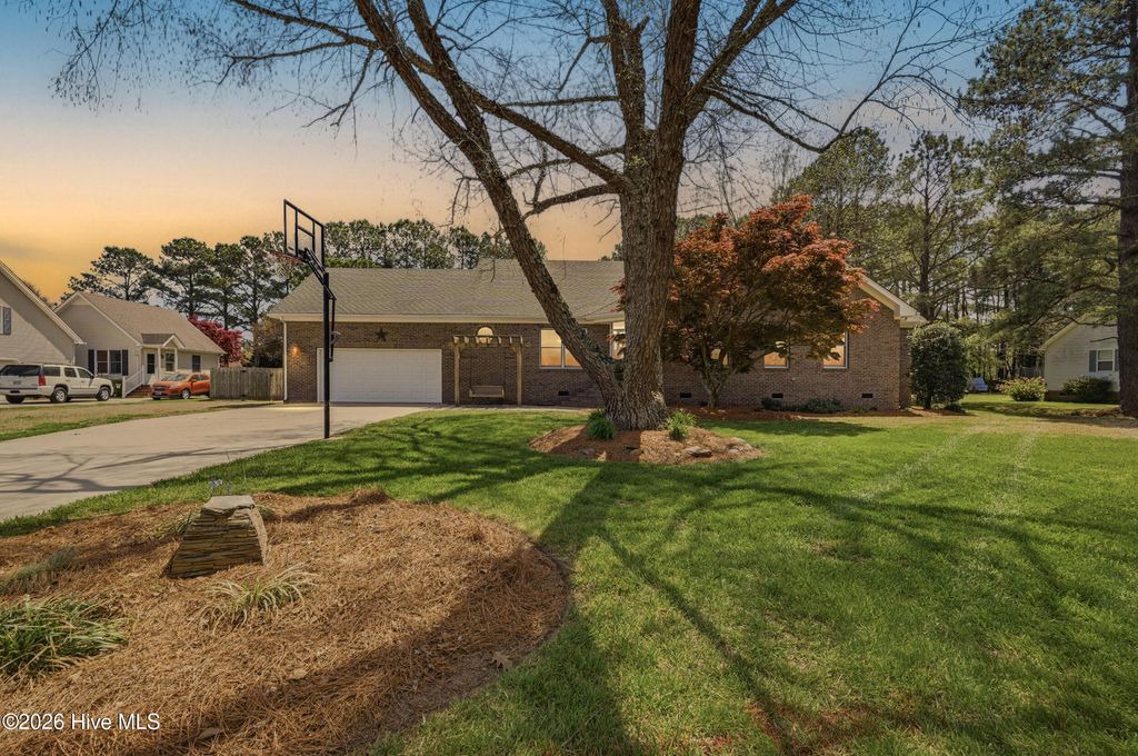 Photo of 147 N Point Boulevard, Moyock, NC 27958 (MLS # 100565492)