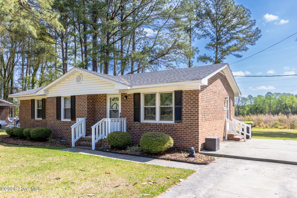 Photo of 212 Circle Drive, Snow Hill, NC 28580 (MLS # 100565107)