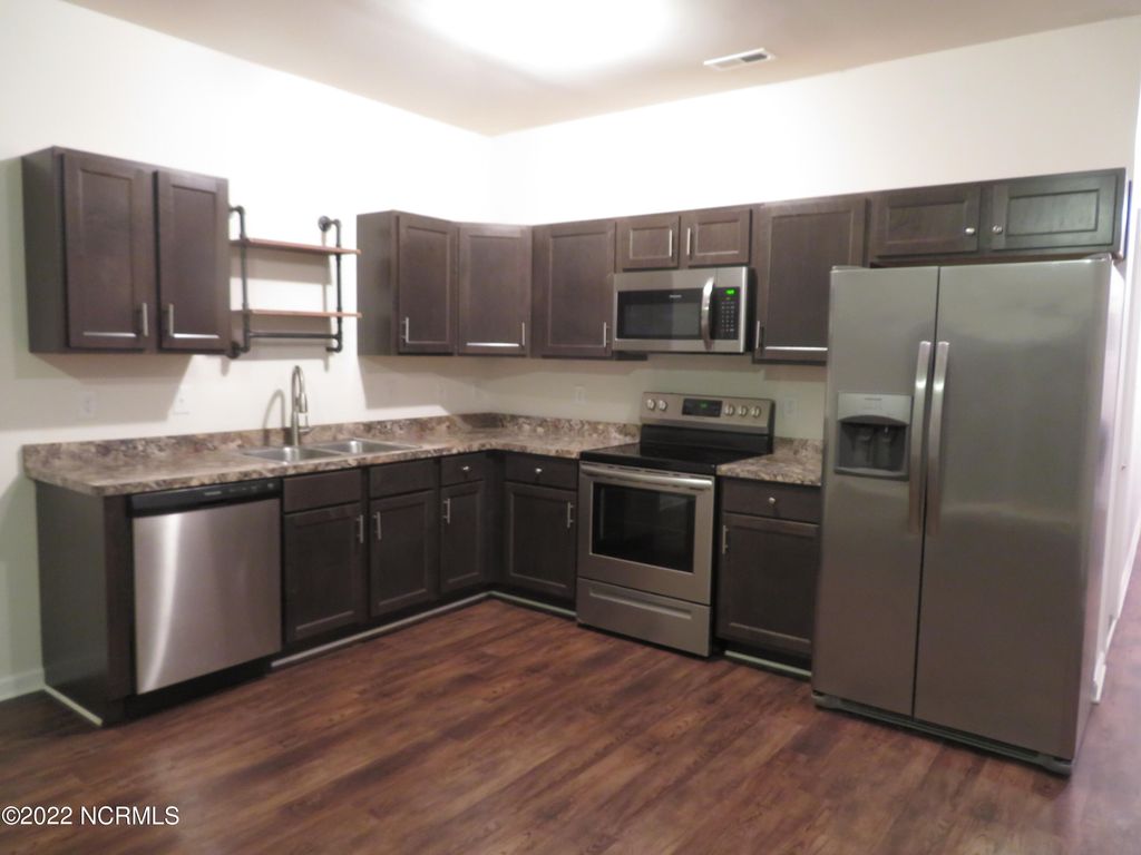 Photo of 402 Kenan Lp Loop, Jacksonville, NC 28546 (MLS # 100548375)