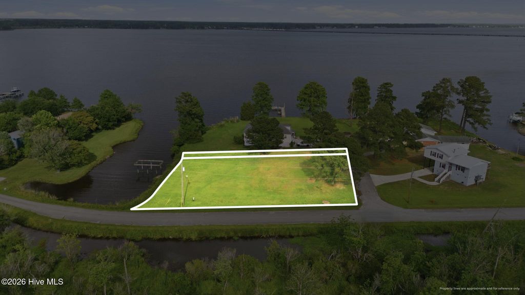 Photo of 1904 Skinner Court, New Bern, NC 28560 (MLS # 100576944)