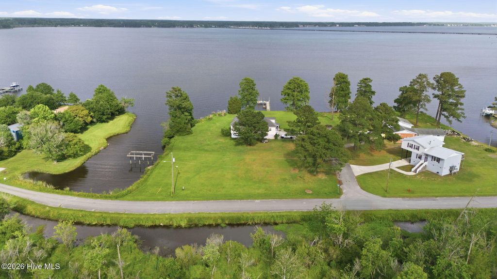 Photo of 1904 Skinner Court, New Bern, NC 28560 (MLS # 100576944)