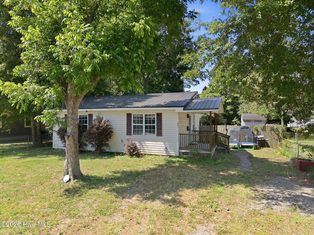Photo of 203 Richlands Avenue, Jacksonville, NC 28540 (MLS # 100575147)