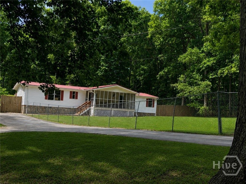 Photo of 400 W Kellogg Drive, Colbert, GA 30628 (MLS # CL355960)