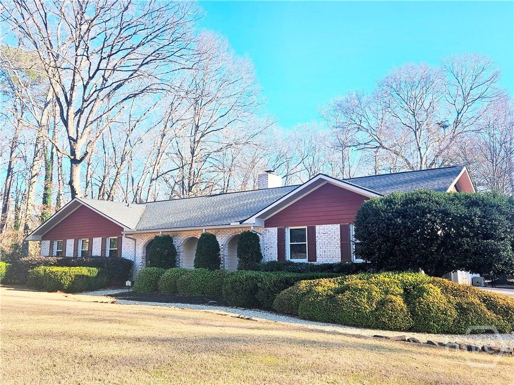 Photo of 165 Canterbury Drive, Athens, GA 30606 (MLS # CL346698)