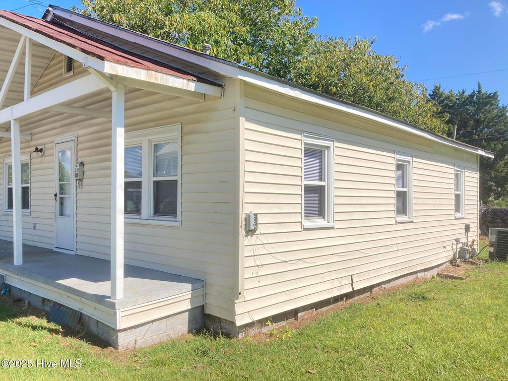 Photo of 310 Jones Street, New Bern, NC 28562 (MLS # 100564270)