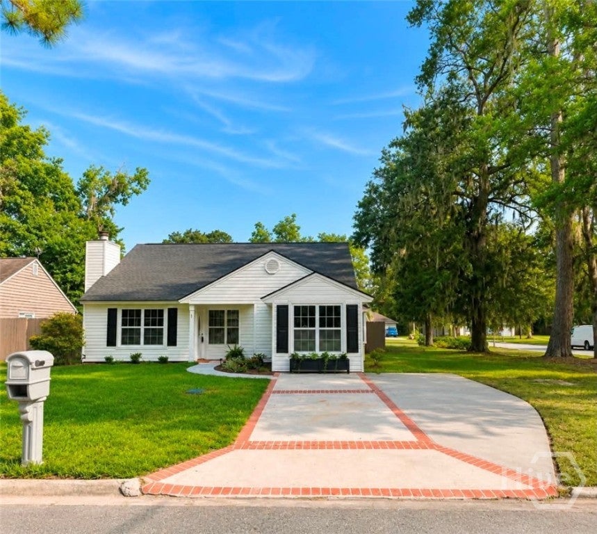 1 E White Hawthorne Drive
