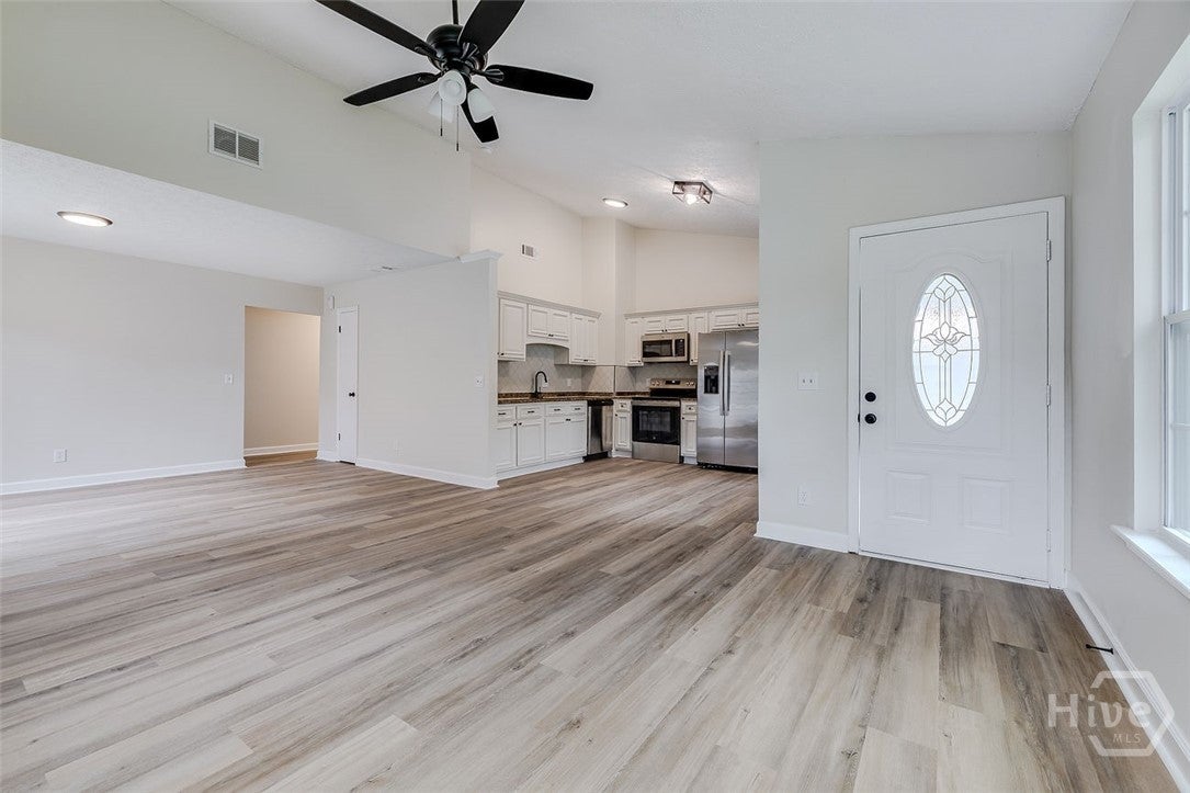 1 E White Hawthorne Drive