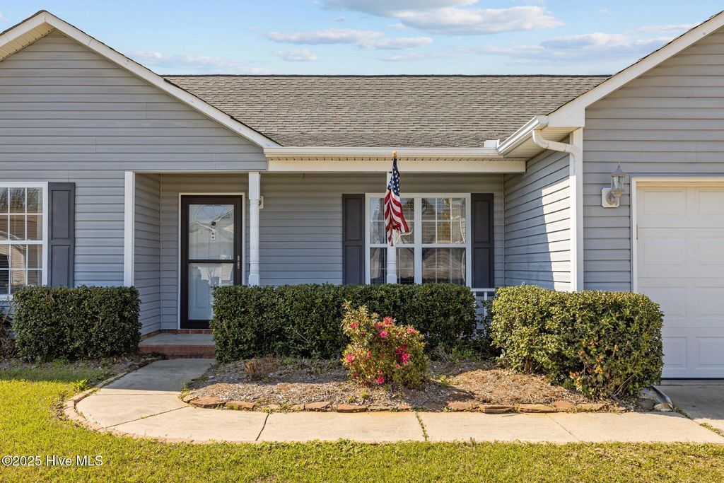 Photo of 427 Meeting Street, Beaufort, NC 28516 (MLS # 100499051)